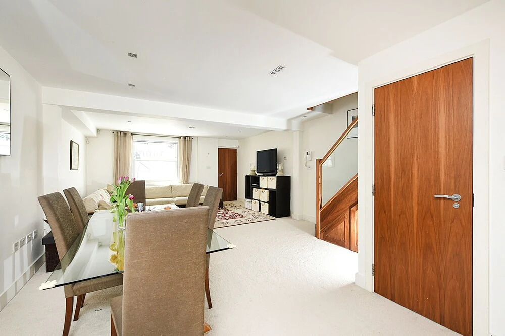 Stylish 2BR Home in Notting Hill