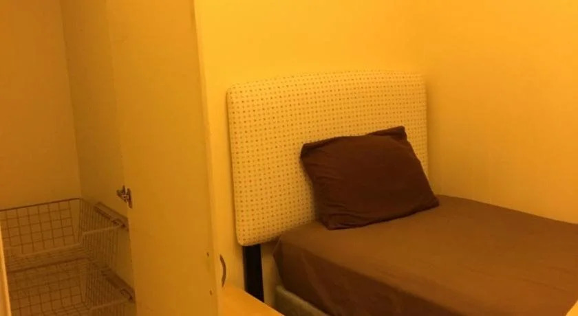 Vancouver Backpacker House - 10 min walk to Metrotown skytrain station