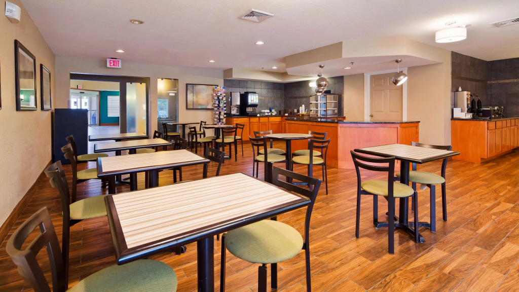 BEST WESTERN Plus Menomonie Inn & Suites