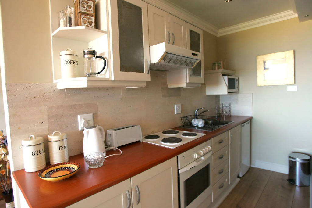 Dolphin Inn Guesthouse