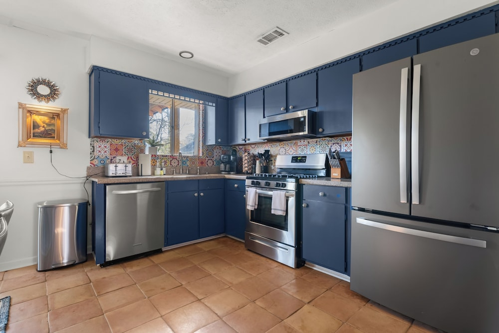 Abuela House with Pool - 4Bed