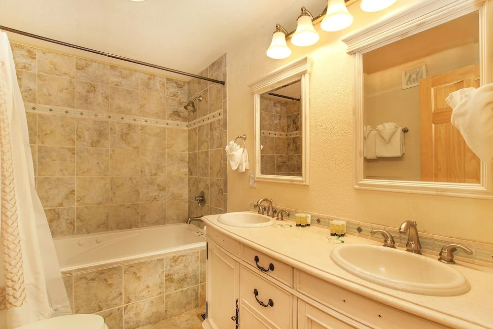 Macgregor Mountain 27c 1 Bedroom Condo by RedAwning