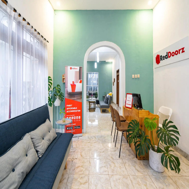 RedDoorz near Exit Toll Tanah Baru Bogor