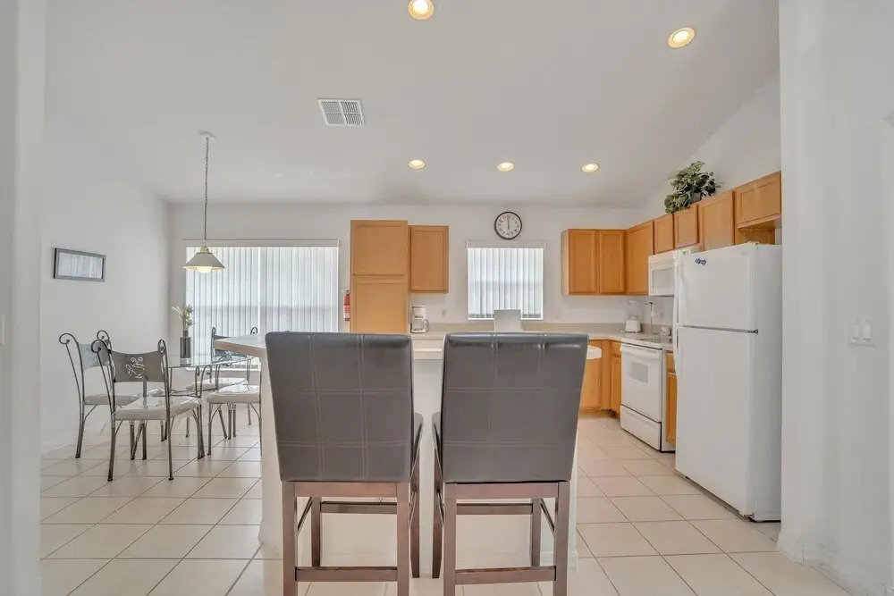 Beautiful Family Vacation Home With Private Pool. Close To Disney! 5 Bedroom Home by Redawning