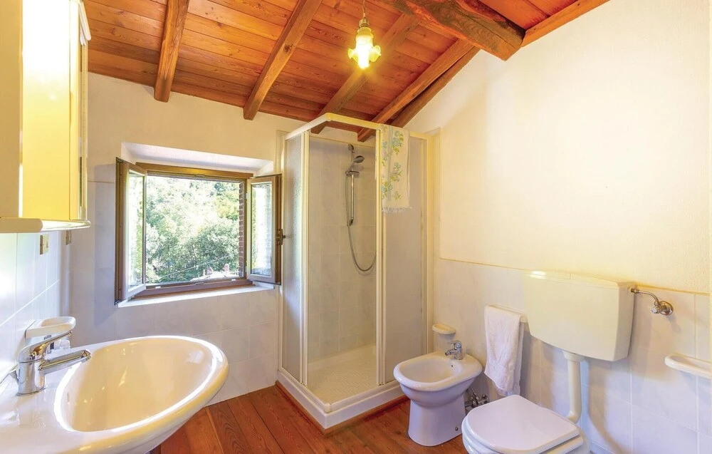 Amazing Apartment in Casoli LU With 1 Bedrooms