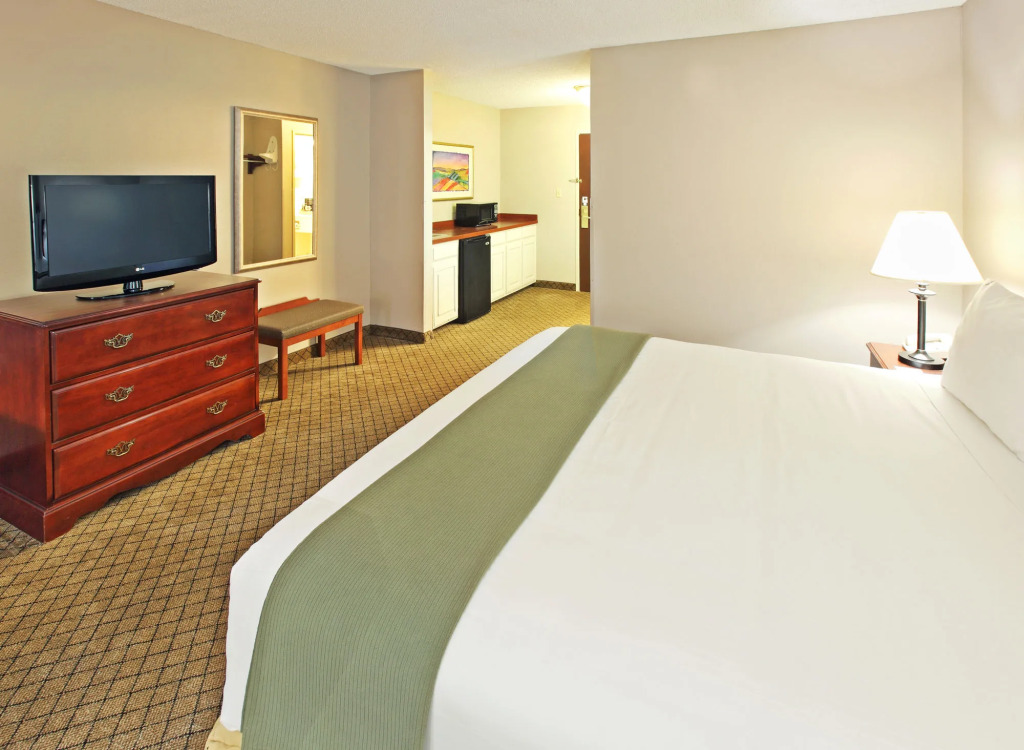 Holiday Inn Express Hotel & Suites Camden by IHG