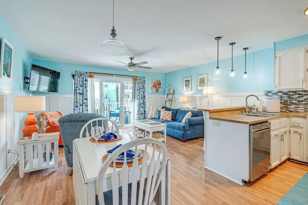 Carolina Beach Condo w/ Balcony: Walk to the Ocean