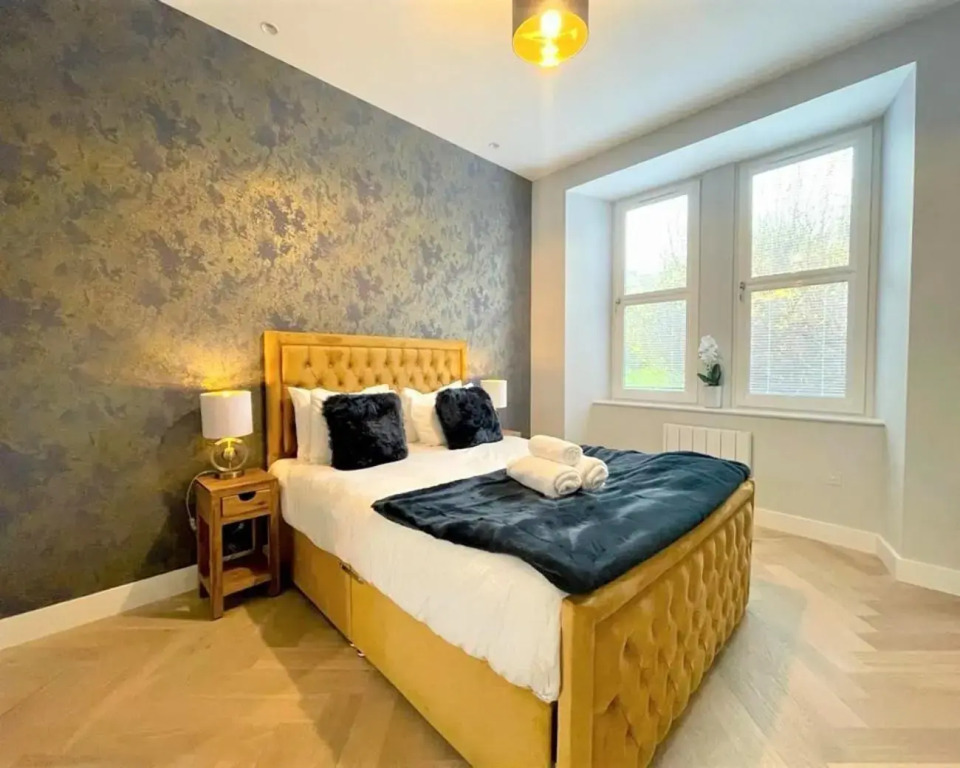 Trendy and Newly Reno'd 1 Bed Nr The Meadows