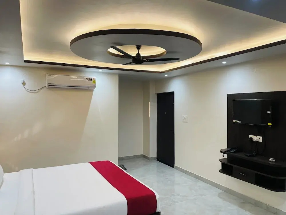 Hotel D B Palace