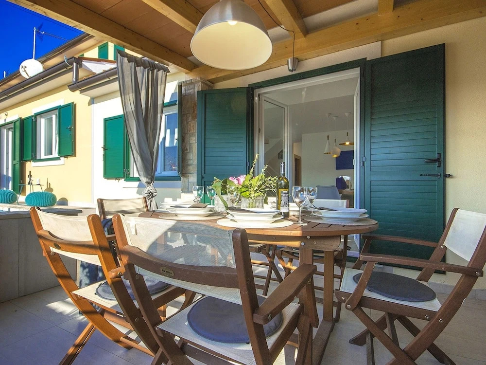 Modern Seaside Home With Swimming Pool in Vodnjan
