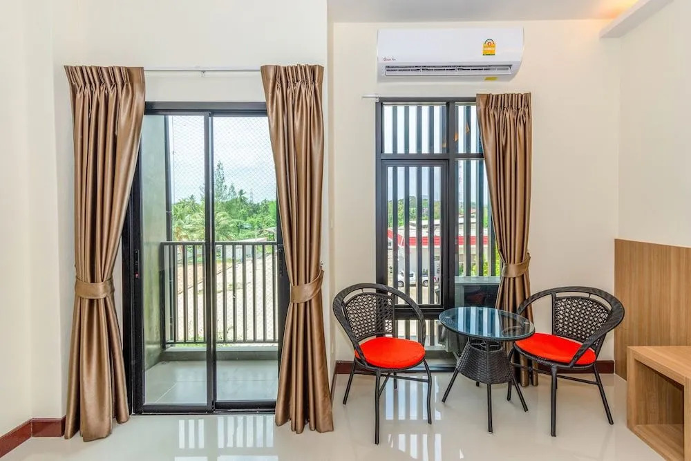 OYO 687 Canal Happiness Hotel