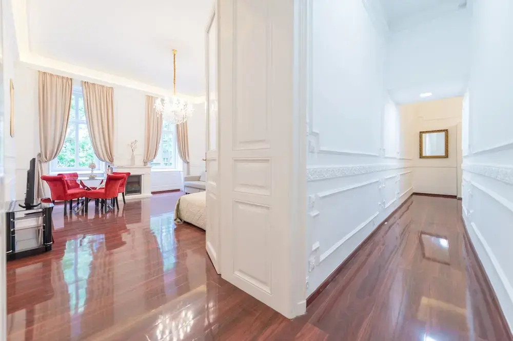 Music Academy Suite Café Vian Apartman Kft