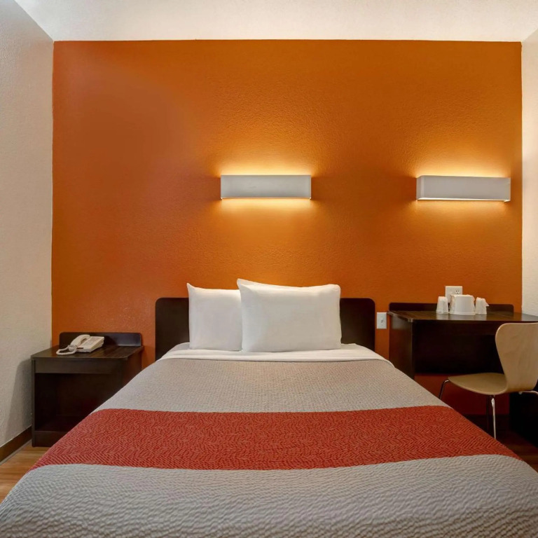 Motel 6-Gilroy, CA
