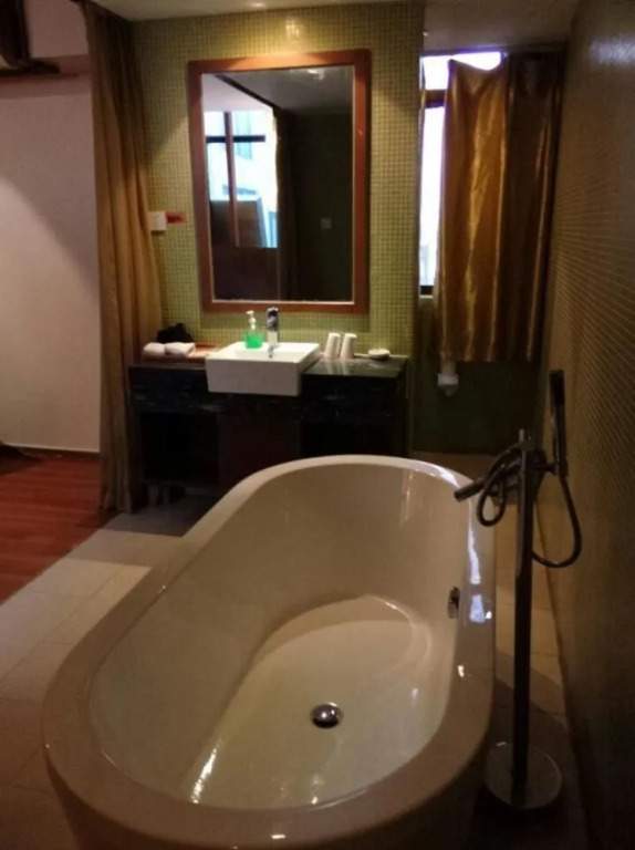 Zhangjiagang Newstay Vogue Hotel