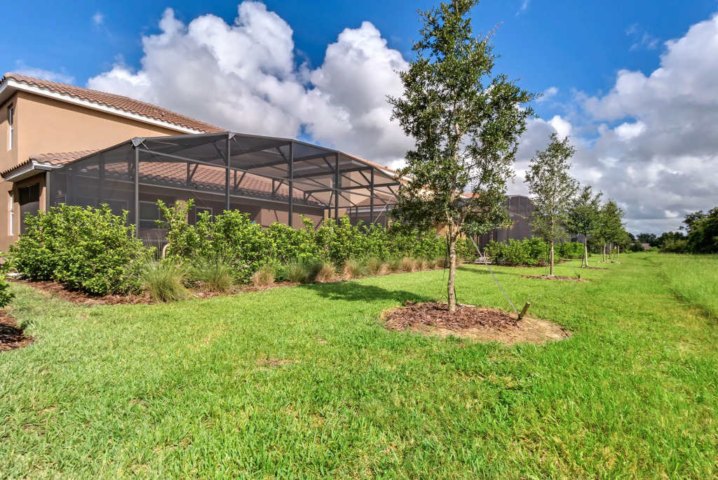 5 Bedrooms 4 Bathrooms Solterra 5272 Oa