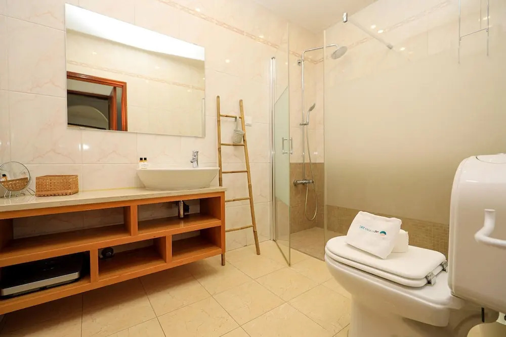 C23 - Parkway Entrance Apartment in Lagos