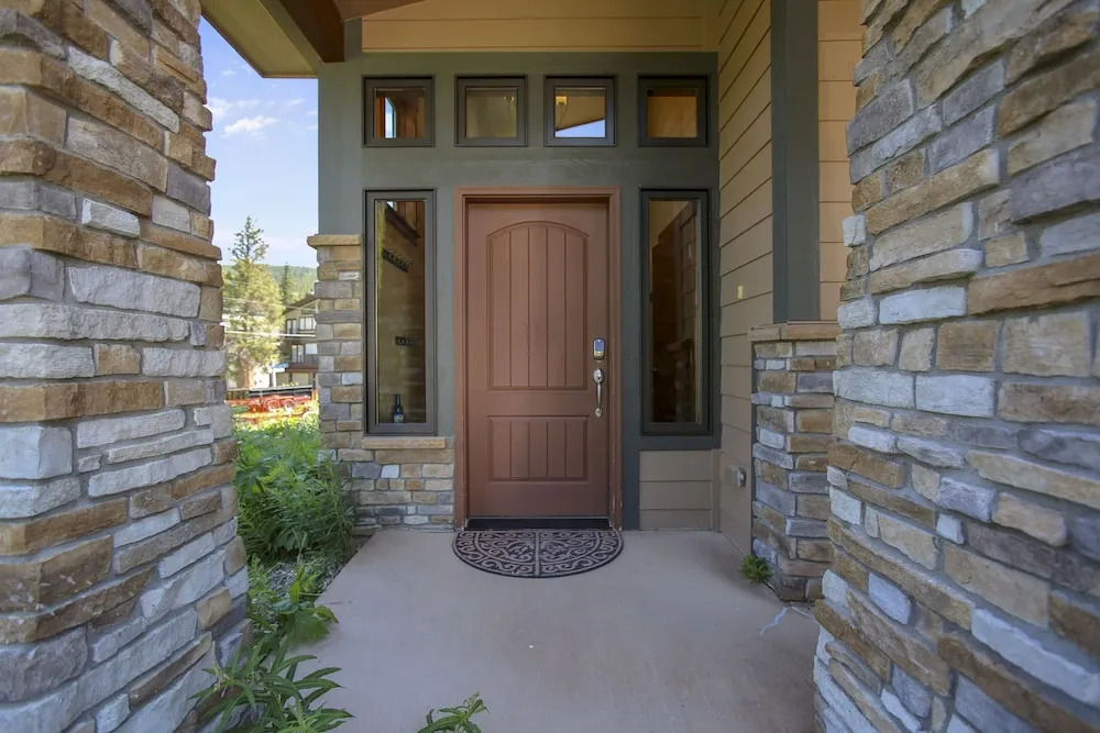 Slopeside Mountain Time Luxury Chalet by Winter Park Escapes