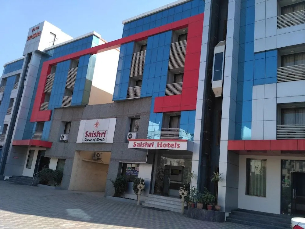 Hotel Sai Sparsh-150 meters from Saibaba temple