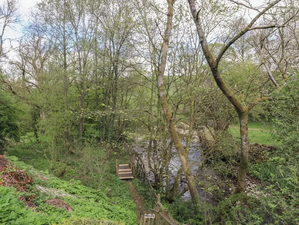 2 Riverside Walk