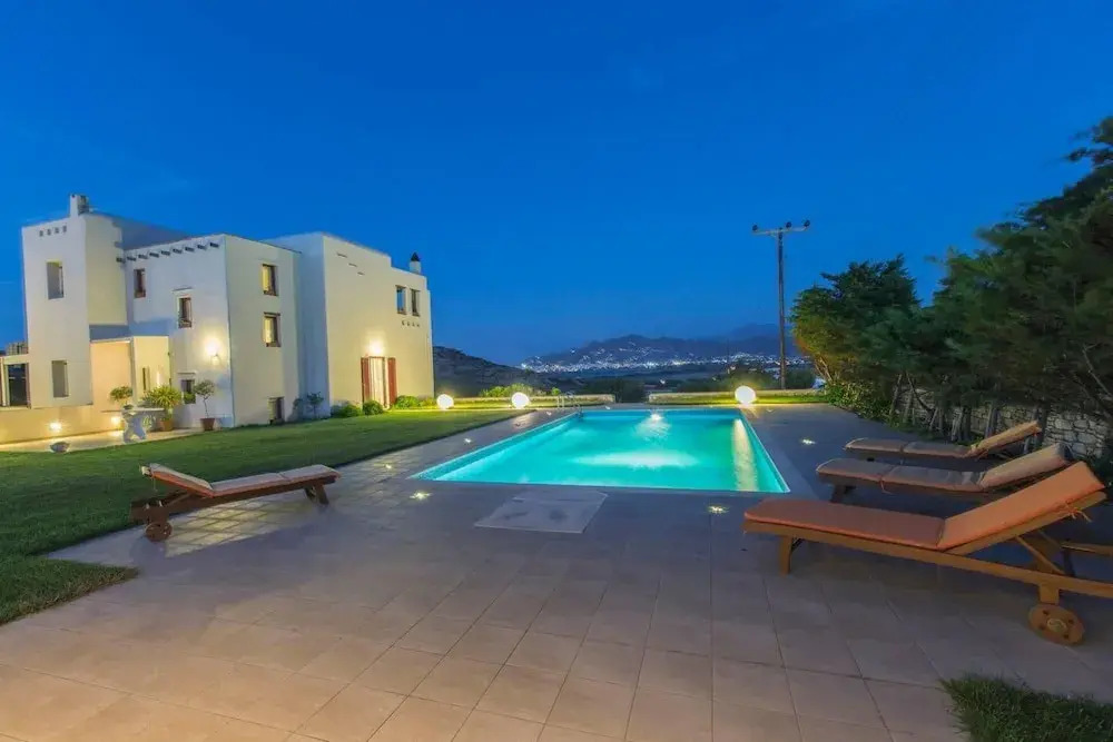 Beautiful 4-bed House With Private Pool in Naxos