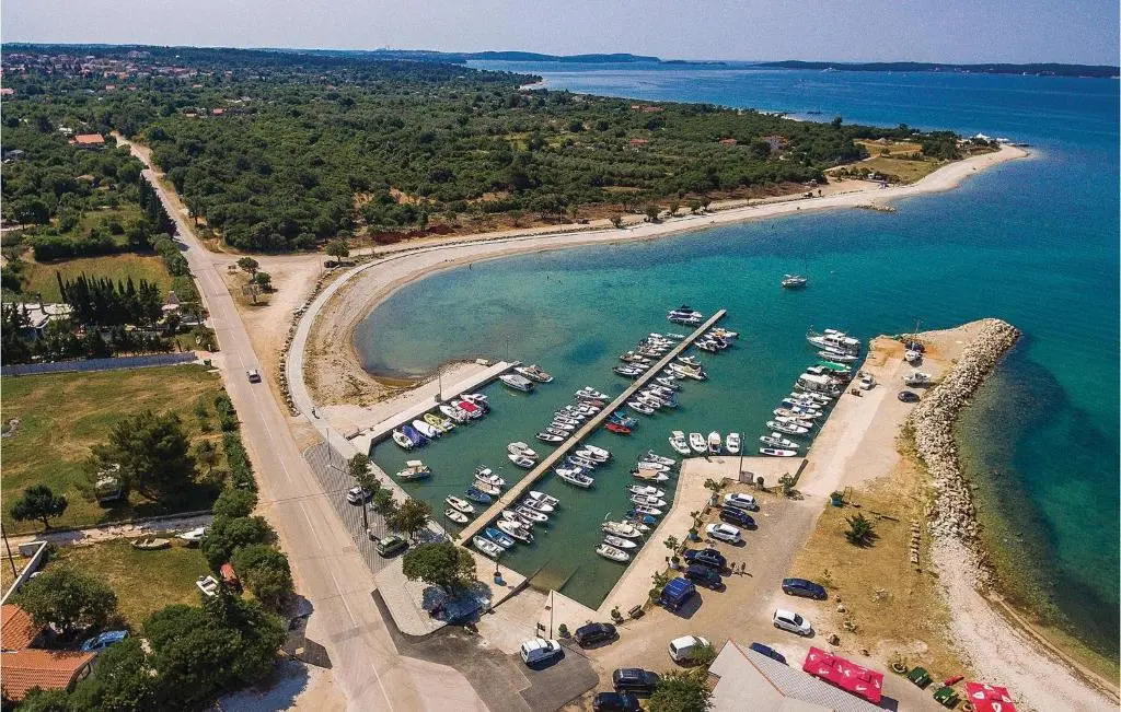 Nice Apartment in Peroj With Wifi and 1 Bedrooms