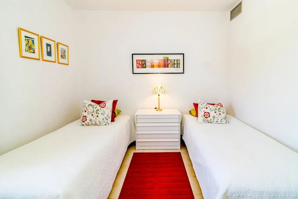 MA1 Marvelous 2 bedroom apt close to everything Roomservice