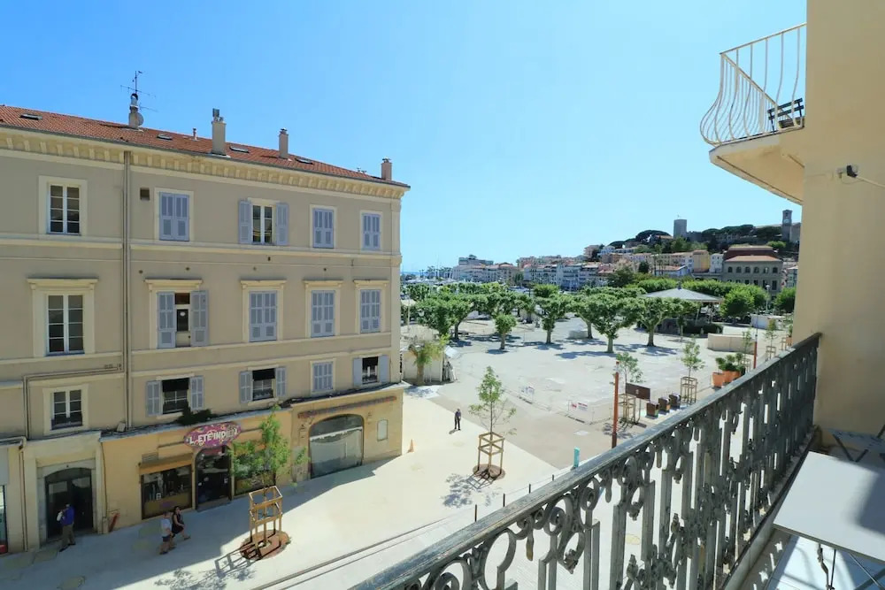 2 Chambres- Balcon- F lix Faure-forville A2b023