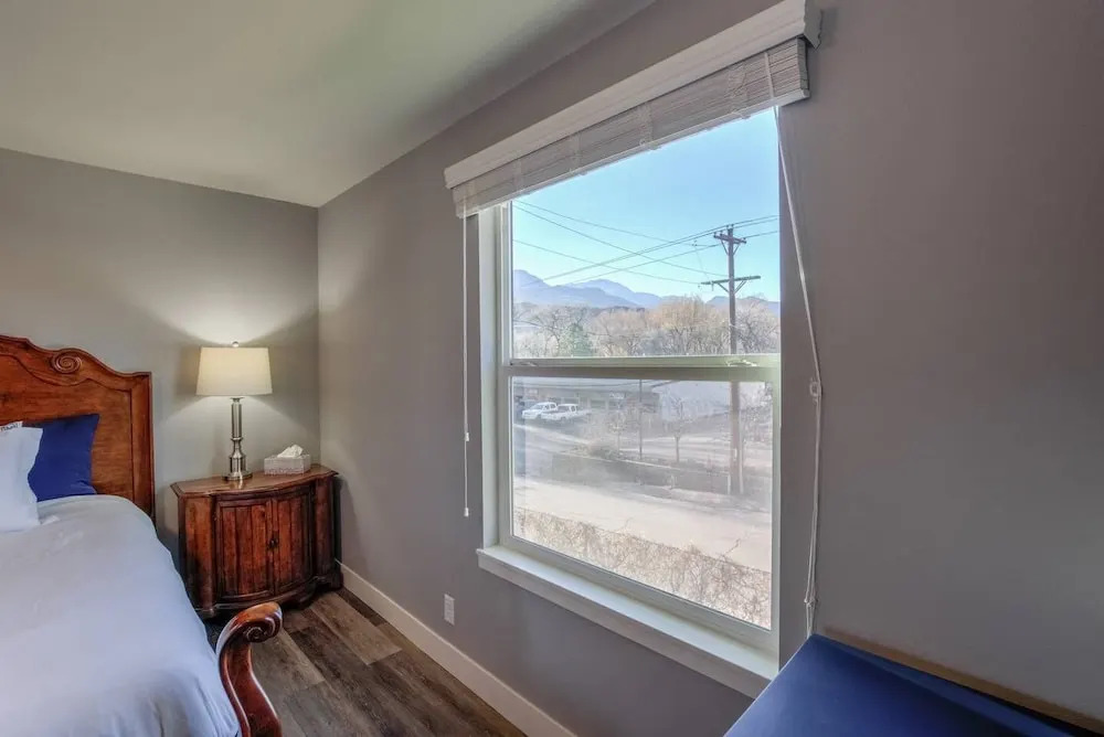 2BR Modern & Chic Comfy Home in Old Colorado