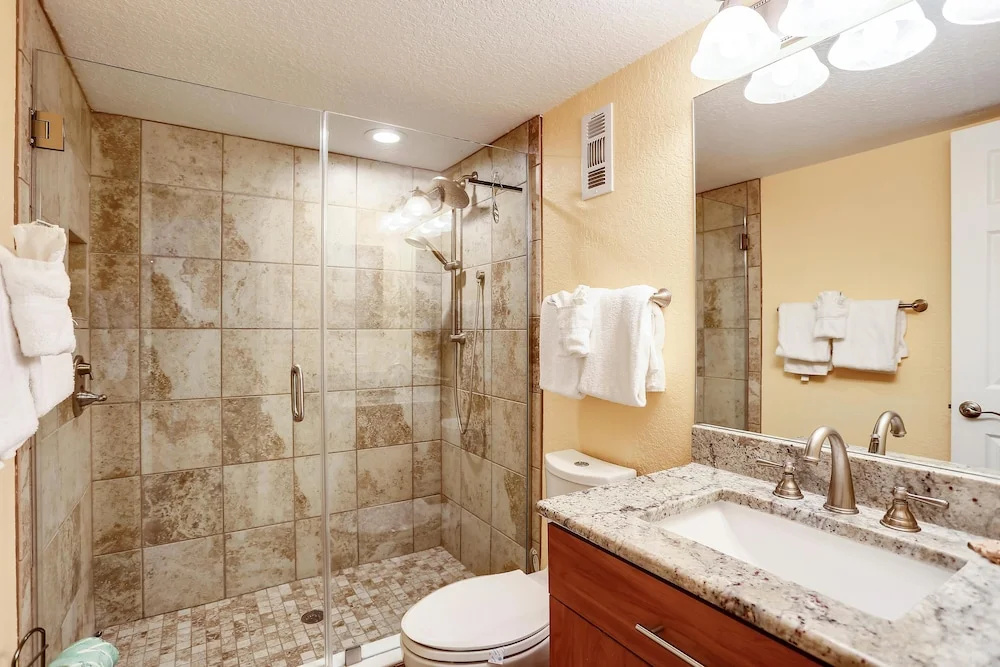Land's End 303 Building 6 Updated / Beachfront Condo!