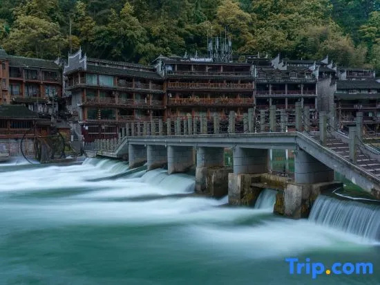 Yu Jiangyue · Natural Aesthetics Designer's View of Tuojiang River Scenery - Holiday Villa