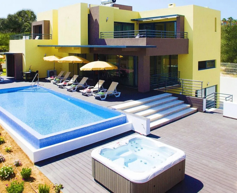 Villa Bahamas - Jacuzzi e piscina aquecível em Armação de Pêra