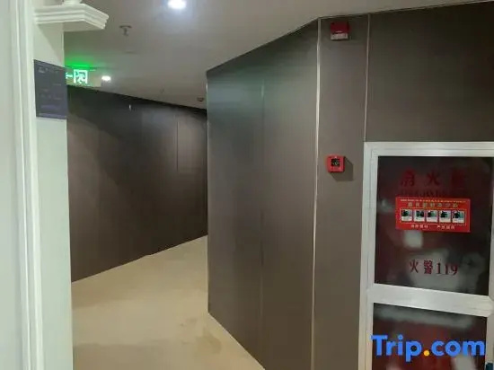 Qingyiwan Apartment (Shanghai Railway Station Jiangning Road Subway Station Branch)