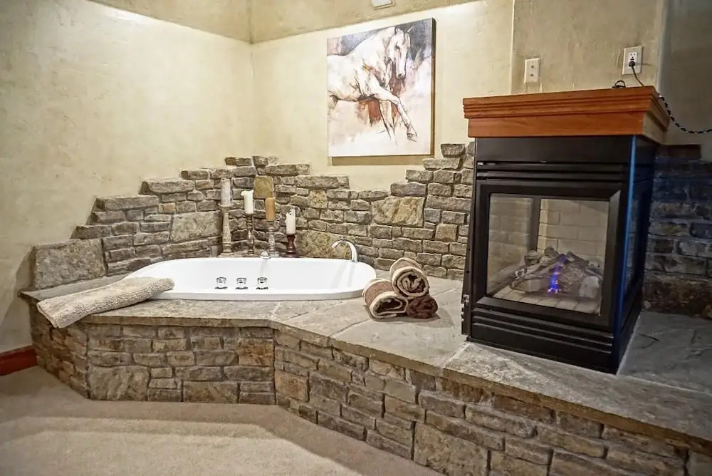 1835 Gore Creek Dr W - 6 Br Home
