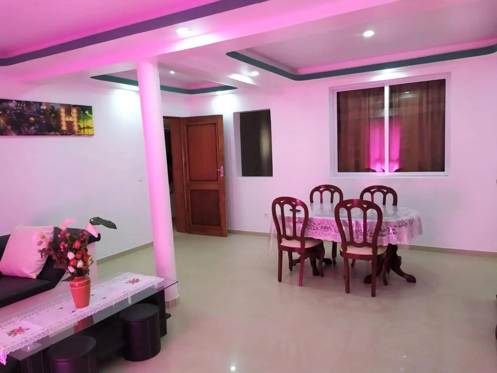 Casa Cabral : Big Apartment next to the beach