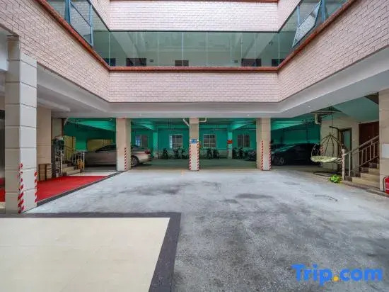 Yicheng Hotel (Guangxi Overseas Chinese School Qingchuan Subway Station)