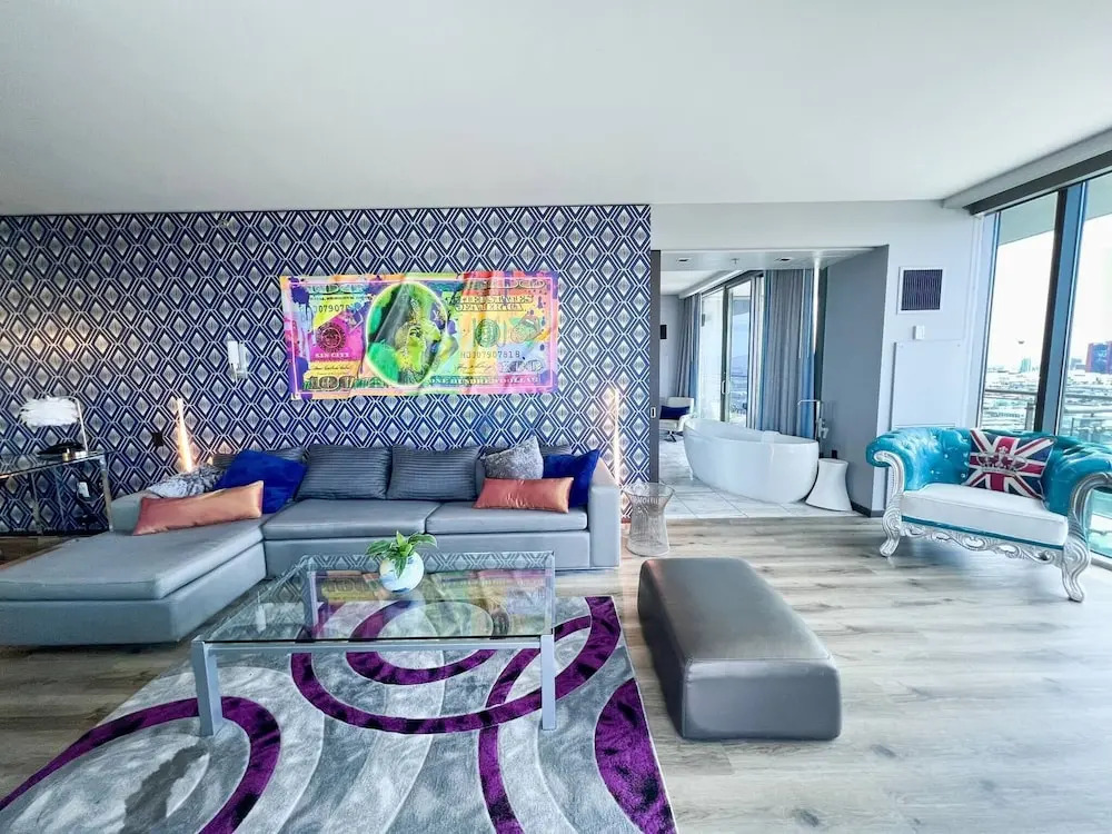 Panoramic Strip Views Open Balcony Free Parking High Floor Sleeps 4