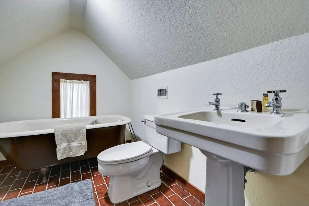 7BR 4BA Unique House and Cottage South Congress Austin by RedAwning