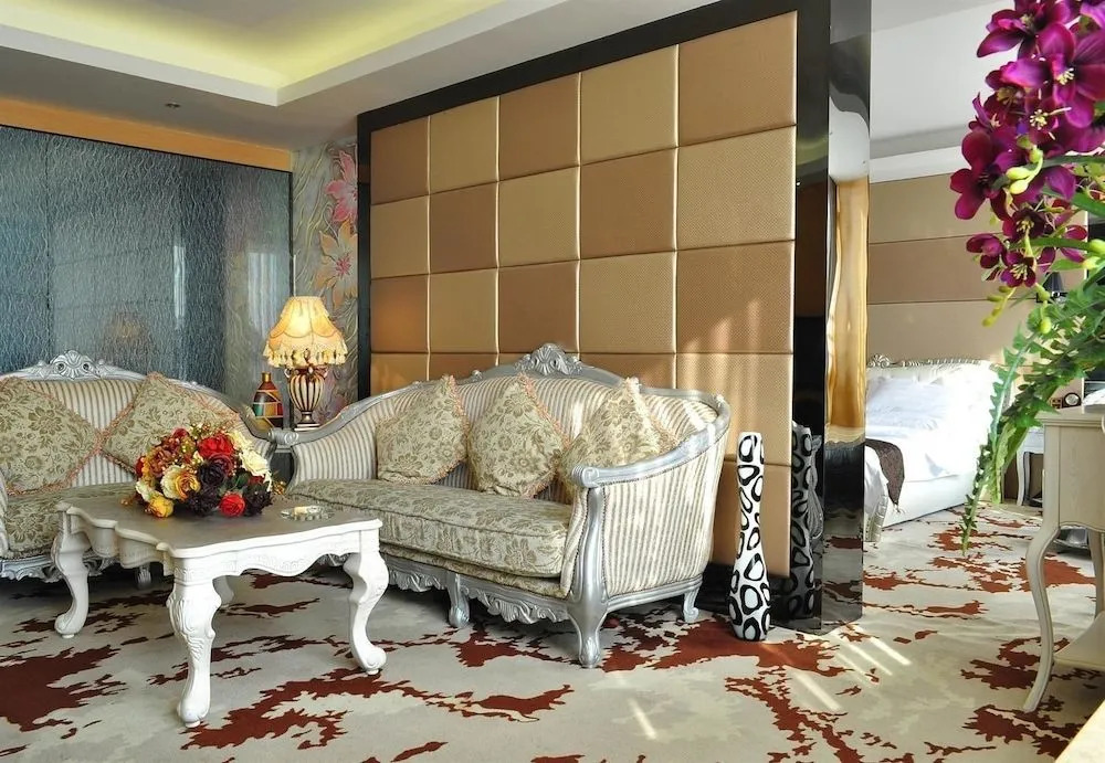 Chengdu West Care Hotel