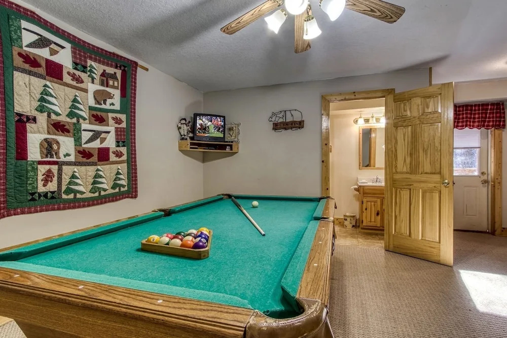 ER259- Country Charm Great Location, Close to town cabin