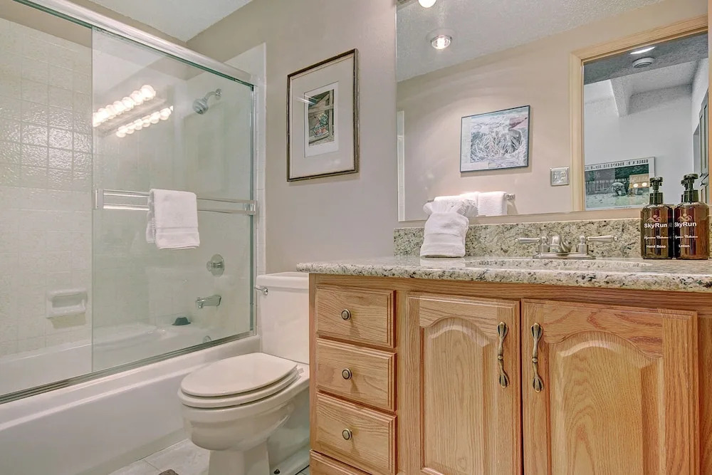 Alluring Lofty Condo In East Village - PG310 by RedAwning