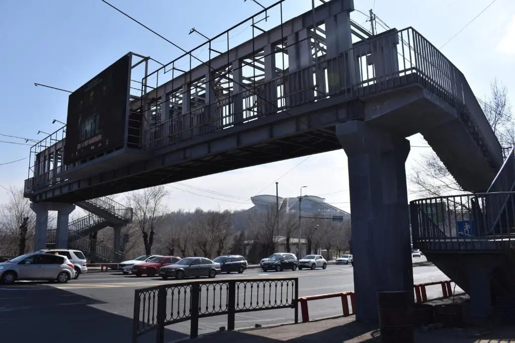 Naprotiv Sportivno-Kontsertnogo Kompleksa