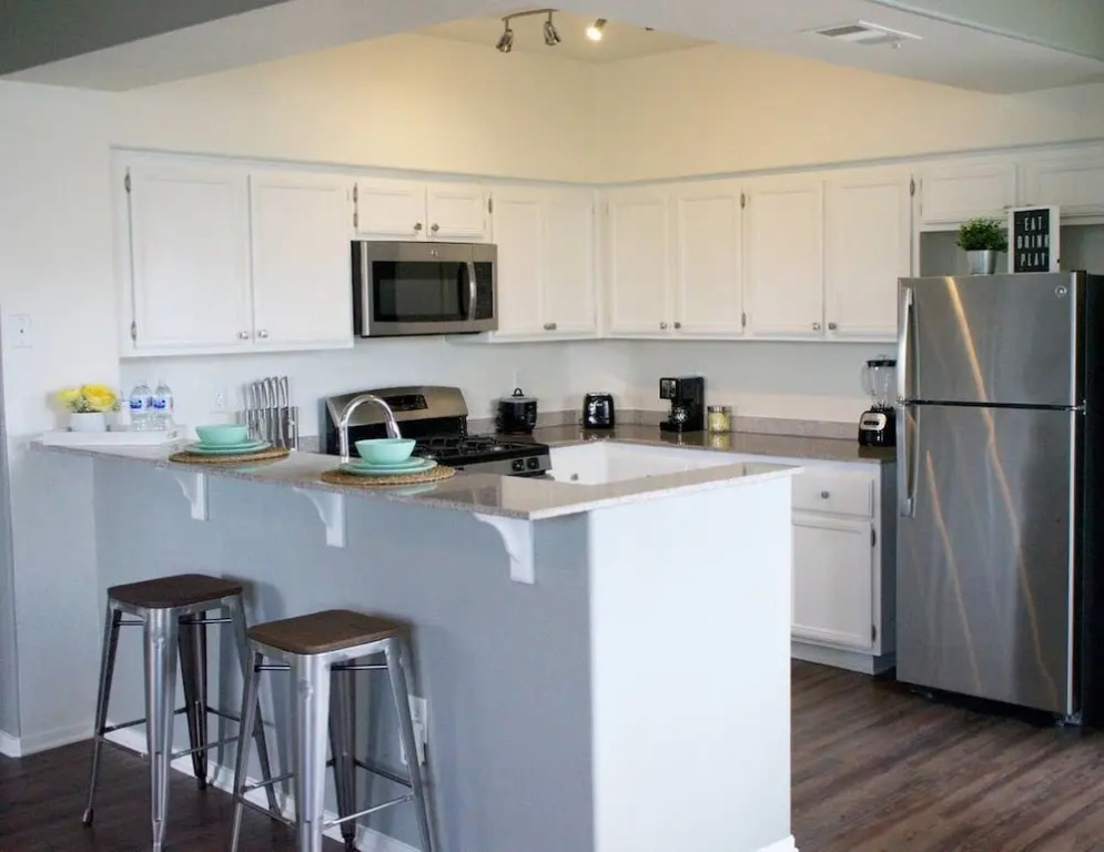 Quiet & Private Home 15 Minutes From Strip w/ Pool