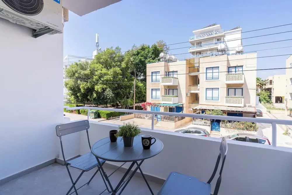 Thálassa 2-BR Apt. & Balcony in Larnaca