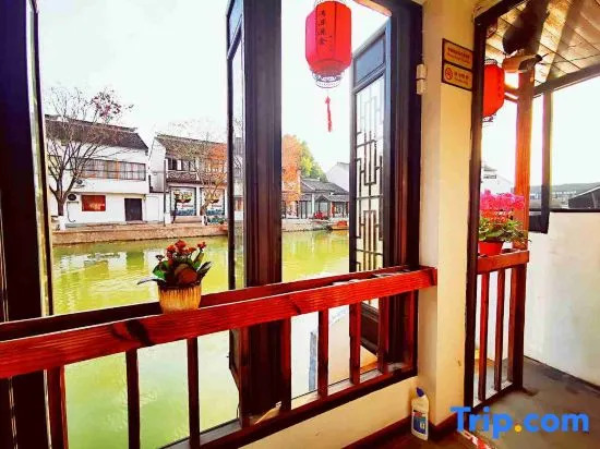 Tongli Qingyuan River View Holiday Inn