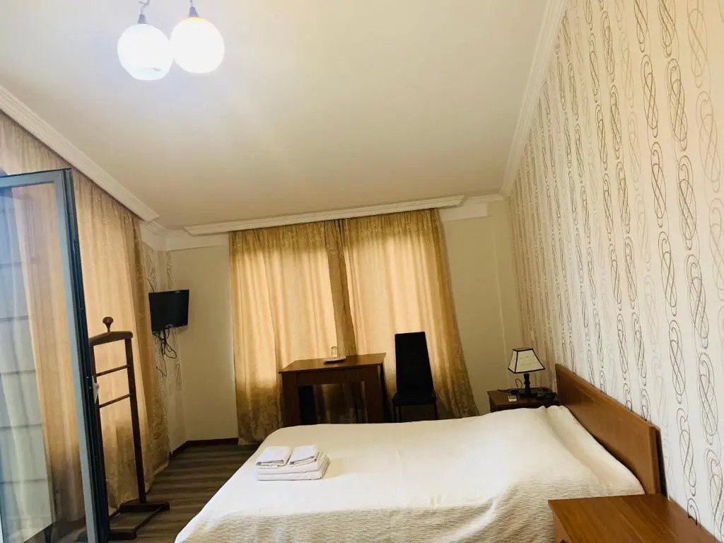 Hotel Amigo II