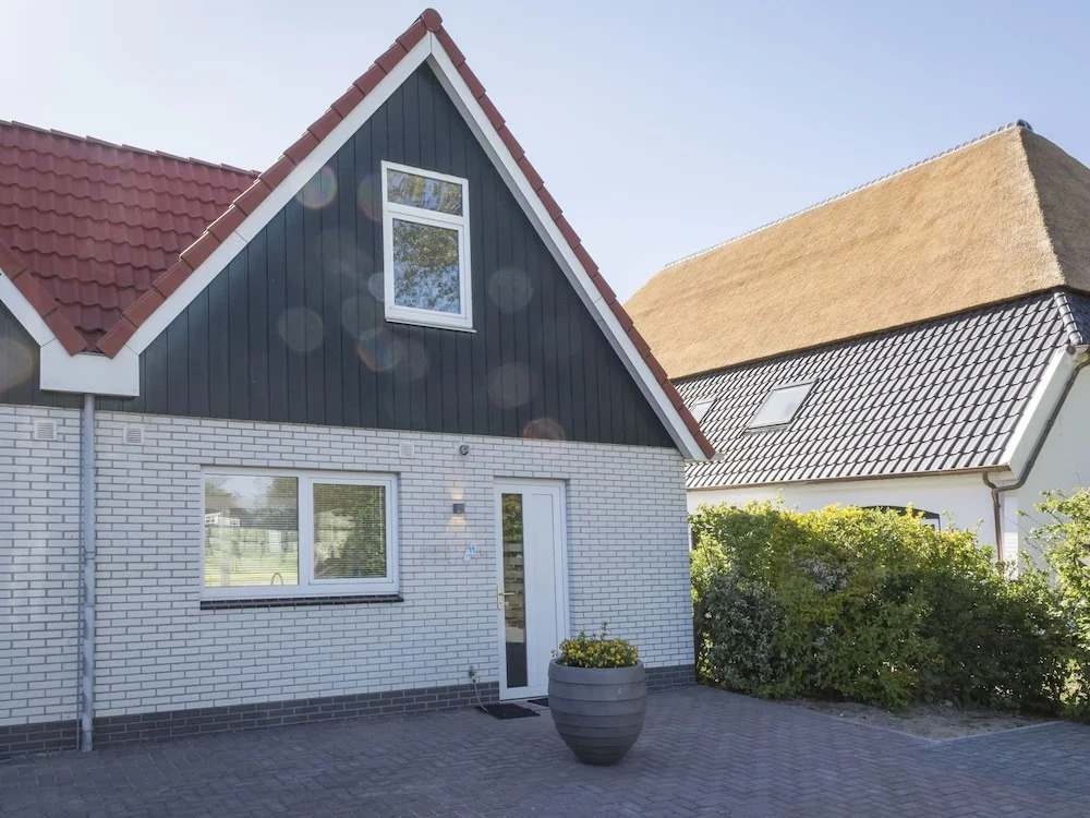 Bungalow on Texel with a spacious terrace
