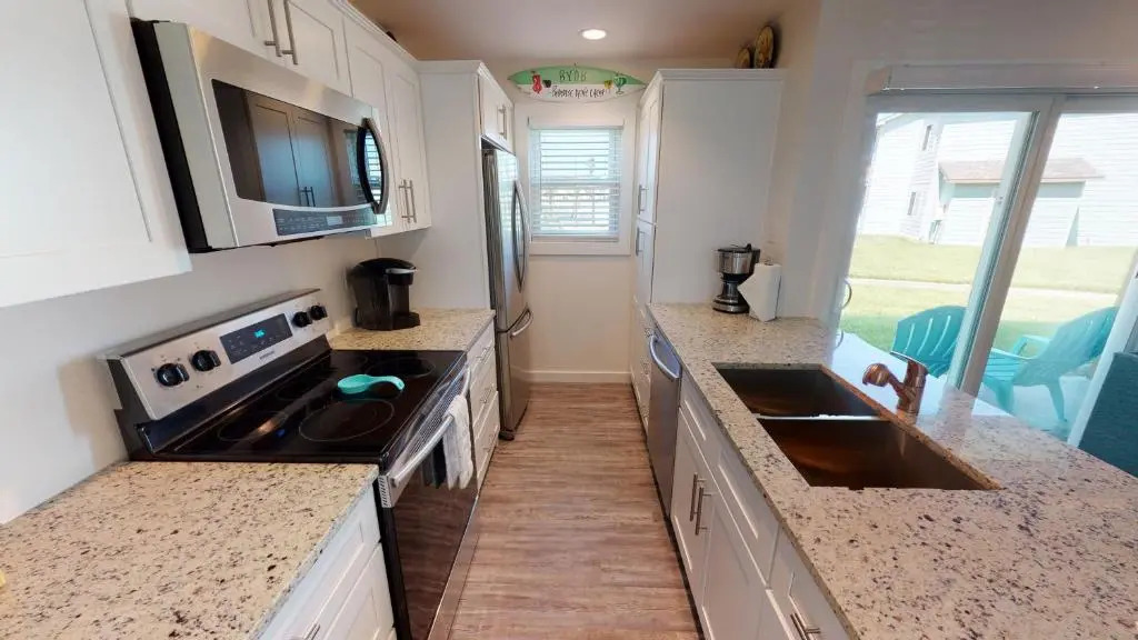 AH-B104 Newly Remodeled Ground Floor Condo, Overlooking PoolHot Tub