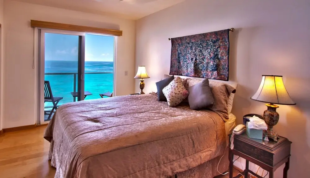 Hale Honu Oceanfront by RedAwning