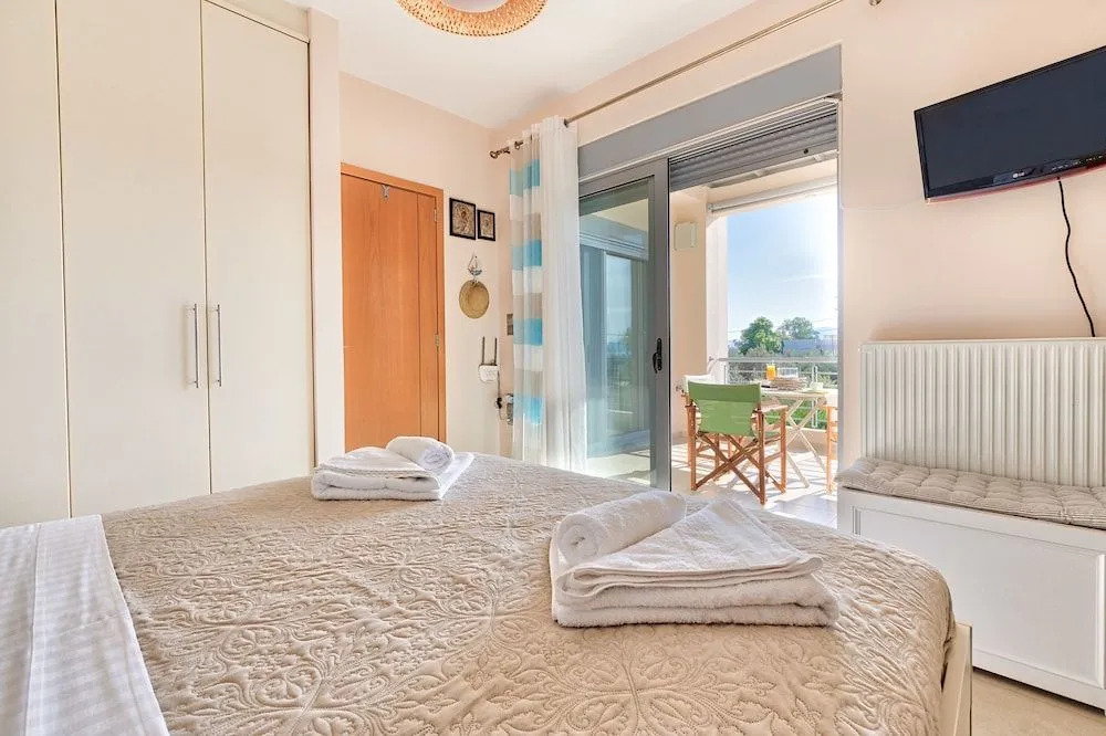 Elegant Maisonette Garden near Beach