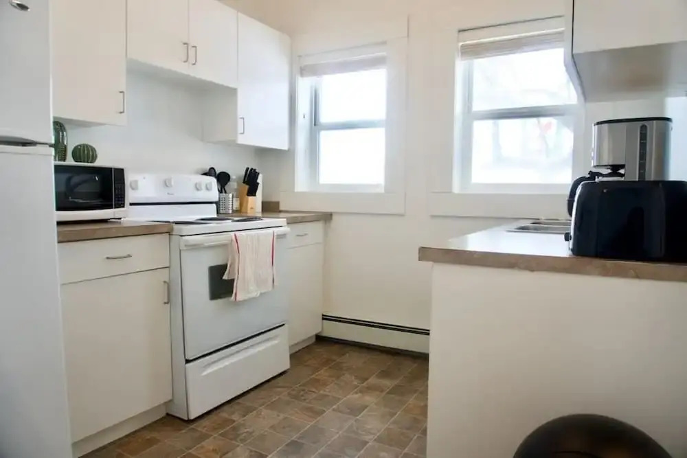 The Best Rental in Moose Jaw Large 2-br Parking Coffee